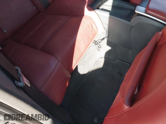 2011 Volvo C70 z VIN YV1672MC6BJ114811, wystawiony jako IAAI lot #42296694 z przebiegiem 130 134 mil mil oraz . Historia ofert i sprzedaży dostępna na DreamBid. Obrazek 8.