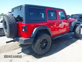2018 Jeep Wrangler Unlimited Sport S z VIN 1C4HJXDGXJW168940, wystawiony jako IAAI lot #42200607 z przebiegiem 60 308 mil mil oraz . Historia ofert i sprzedaży dostępna na DreamBid. Obrazek 4.