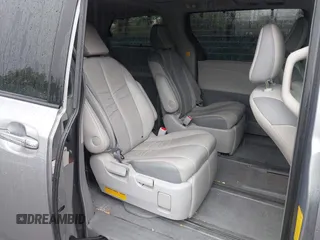 2011 Toyota Sienna XLE z VIN 5TDDK3DC1BS002387, wystawiony jako IAAI lot #42373126 z przebiegiem 279 026 mil mil oraz . Historia ofert i sprzedaży dostępna na DreamBid. Obrazek 8.