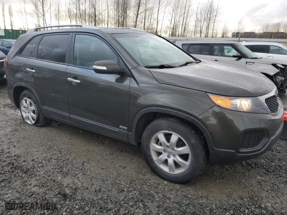 2013 Kia Sorento LX with VIN 5XYKTDA28DG330959, listed as a Copart auction lot 47988395 with 94,071 mi miles and Salvage Title. Bid and sale history available at carsss.com. Image 4.