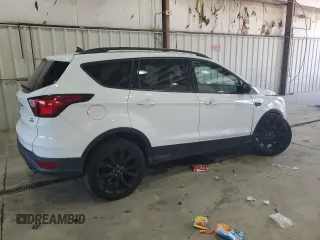 2019 Ford Escape SE z VIN 1FMCU9GD3KUA68315, wystawiony jako Copart lot #56362675 z przebiegiem 158 657 mil mil oraz Czysty tytuł • Clean title. Historia ofert i sprzedaży dostępna na DreamBid. Obrazek 3.