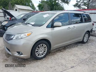 2016 Toyota Sienna XLE with VIN 5TDYK3DC0GS737600, listed as a IAAI auction lot 42027412 with 95,302 mi miles. Bid and sale history available at carsss.com. Image 18.