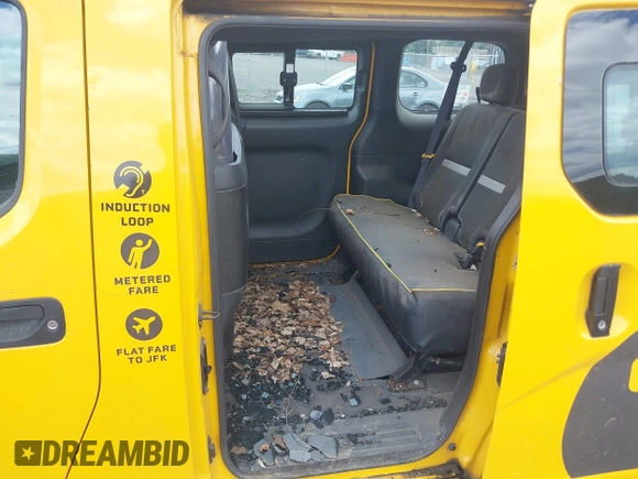 2014 Nissan NV200 z VIN 3N8CM0JTXEK702664, wystawiony jako IAAI lot #39503323 z przebiegiem 218 360 mil mil oraz . Historia ofert i sprzedaży dostępna na DreamBid. Obrazek 8.