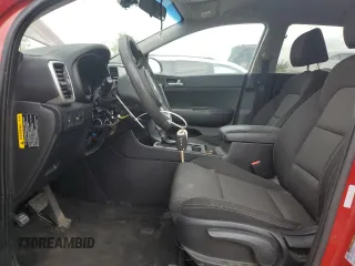 2020 Kia Sportage LX z VIN KNDPMCACXL7730197, wystawiony jako Copart lot #55149105 z przebiegiem 72 406 mil mil oraz Szkoda całkowita • Salvage title. Historia ofert i sprzedaży dostępna na DreamBid. Obrazek 7.