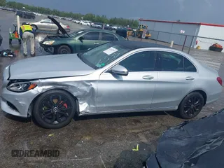 2018 Mercedes-Benz C 300 с VIN WDDWF4KBXJR318385, выставлен на аукционе IAAI как лот 42342160 с пробегом 46 800 миль миль и . История ставок и продаж доступна на DreamBid. Изображение 14.
