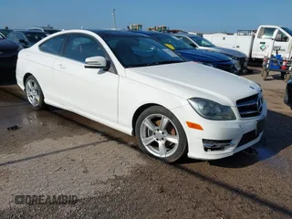 2014 Mercedes-Benz C 250 z VIN WDDGJ4HB2EG292411, wystawiony jako IAAI lot #42511927 z przebiegiem 116 251 mil mil oraz . Historia ofert i sprzedaży dostępna na DreamBid. Obrazek 1.
