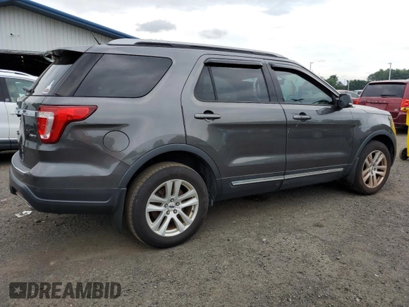 2018 Ford Explorer XLT с VIN 1FM5K8D83JGA17037, выставлен на аукционе Copart как лот 65398915 с пробегом 152 361 миль миль и Чистый • Clean title. История ставок и продаж доступна на DreamBid. Изображение 3.