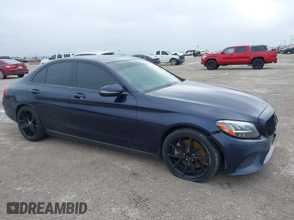 2019 Mercedes-Benz C 300 z VIN 55SWF8DB3KU296007, wystawiony jako IAAI lot #41563261 z przebiegiem 155 185 mil mil oraz . Historia ofert i sprzedaży dostępna na DreamBid. Obrazek 6.
