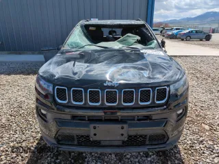 2023 Jeep Compass Latitude z VIN 3C4NJDBN0PT509800, wystawiony jako Copart lot #52729195 z przebiegiem 16 050 mil mil oraz Szkoda całkowita • Salvage title. Historia ofert i sprzedaży dostępna na DreamBid. Obrazek 5.