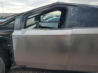 2024 Tesla Cybertruck z VIN 7G2CEHED6RA013370, wystawiony jako Copart lot #69230494 z przebiegiem Nie podano mil oraz Szkody całkowita. Historia ofert i sprzedaży dostępna na DreamBid. Obrazek 7.