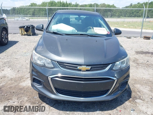 2017 Chevrolet Sonic LT z VIN 1G1JD5SB6H4154391, wystawiony jako IAAI lot #42581620 z przebiegiem 83 073 mil mil oraz . Historia ofert i sprzedaży dostępna na DreamBid. Obrazek 13.