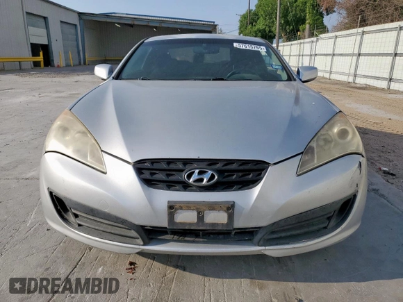 2011 Hyundai Genesis Coupe z VIN KMHHT6KDXBU042776, wystawiony jako Copart lot #57615765 z przebiegiem 200 352 mil mil oraz Szkoda całkowita • Salvage title. Historia ofert i sprzedaży dostępna na DreamBid. Obrazek 5.