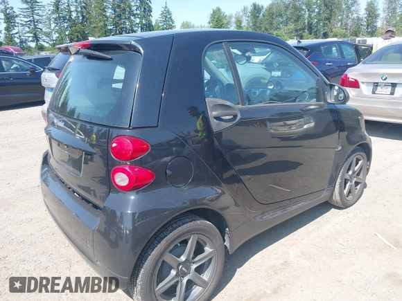 2012 Smart fortwo Pure z VIN WMEEJ3BAXCK526477, wystawiony jako IAAI lot #42392611 z przebiegiem 143 378 mil mil oraz . Historia ofert i sprzedaży dostępna na DreamBid. Obrazek 4.