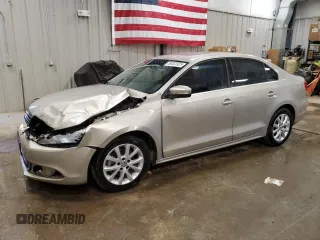 2014 Volkswagen Jetta SE with VIN 3VWD07AJ4EM229753, listed as a Copart auction lot 60331925 with 200,647 mi miles and Clean title. Bid and sale history available at DreamBid. Image 1.