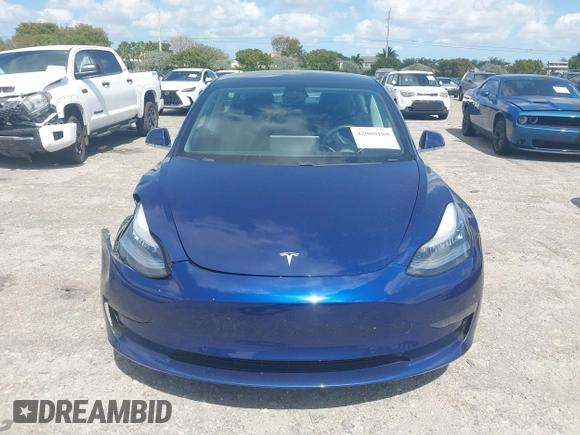 2020 Tesla Model 3 Standard Range Plus z VIN 5YJ3E1EA6LF785622, wystawiony jako IAAI lot #42080180 z przebiegiem 34 133 mil mil oraz . Historia ofert i sprzedaży dostępna na DreamBid. Obrazek 12.