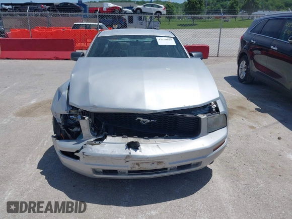 2007 Ford Mustang Deluxe z VIN 1ZVFT80N275244240, wystawiony jako IAAI lot #42279817 z przebiegiem 204 840 mil mil oraz . Historia ofert i sprzedaży dostępna na DreamBid. Obrazek 12.