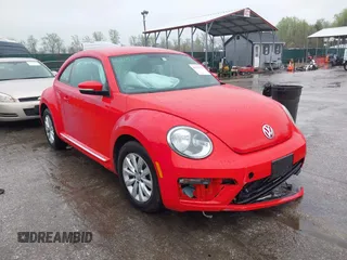 2019 Volkswagen Beetle S с VIN 3VWFD7AT1KM708397, выставлен на аукционе IAAI как лот 41919925 с пробегом 106 958 миль миль и . История ставок и продаж доступна на DreamBid. Изображение 1.