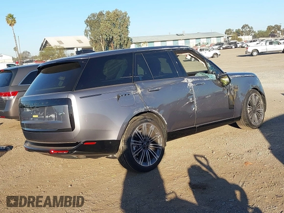 2023 Land Rover Range Rover SE z VIN SALKP9E78PA086430, wystawiony jako IAAI lot #41336935 z przebiegiem 7 831 mil mil oraz . Historia ofert i sprzedaży dostępna na DreamBid. Obrazek 4.