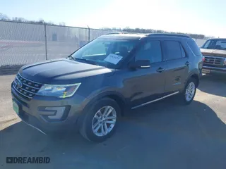 2016 Ford Explorer XLT with VIN 1FM5K7D89GGB93318, listed as a IAAI auction lot 41634295 with 195,853 mi miles. Bid and sale history available at carsss.com. Image 2.