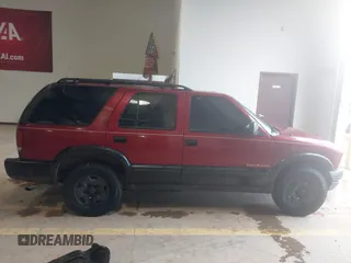 1999 Chevrolet Blazer Trailblazer z VIN 1GNDT13W4X2187490, wystawiony jako IAAI lot #41966073 z przebiegiem 187 604 mil mil oraz . Historia ofert i sprzedaży dostępna na DreamBid. Obrazek 14.