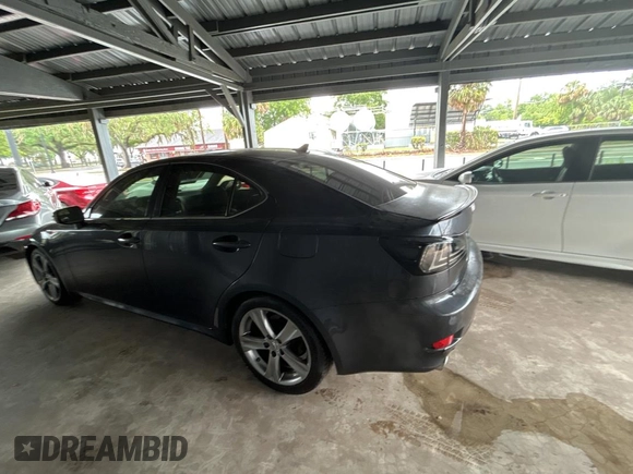 2011 Lexus IS 250 z VIN JTHBF5C21B5138295, wystawiony jako Copart lot #56963555 z przebiegiem 145 146 mil mil oraz Czysty tytuł • Clean title. Historia ofert i sprzedaży dostępna na DreamBid. Obrazek 3.