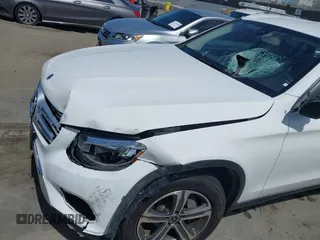2019 Mercedes-Benz GLC 300 z VIN WDC0G4JB4KV186998, wystawiony jako IAAI lot #41932159 z przebiegiem 62 780 mil mil oraz . Historia ofert i sprzedaży dostępna na DreamBid. Obrazek 6.