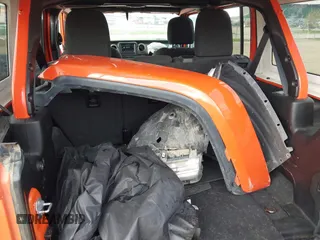 2018 Jeep Wrangler Unlimited Sahara с VIN 1C4HJXEG4JW304820, выставлен на аукционе IAAI как лот 42206997 с пробегом 113 047 миль миль и . История ставок и продаж доступна на DreamBid. Изображение 12.