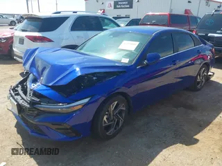 2024 Hyundai Elantra SEL z VIN KMHLS4DG3RU727771, wystawiony jako IAAI lot #42491600 z przebiegiem 5 510 mil mil oraz . Historia ofert i sprzedaży dostępna na DreamBid. Obrazek 19.