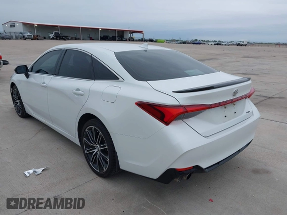 2019 Toyota Avalon XLE with VIN 4T1BZ1FB4KU032065, listed as a IAAI auction lot 42203393 with 109,649 mi miles. Bid and sale history available at carsss.com. Image 3.