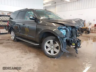2019 Ford Expedition XLT with VIN 1FMJU1JT8KEA82990, listed as a IAAI auction lot 41622190 with 1 mi miles. Bid and sale history available at carsss.com. Image 1.