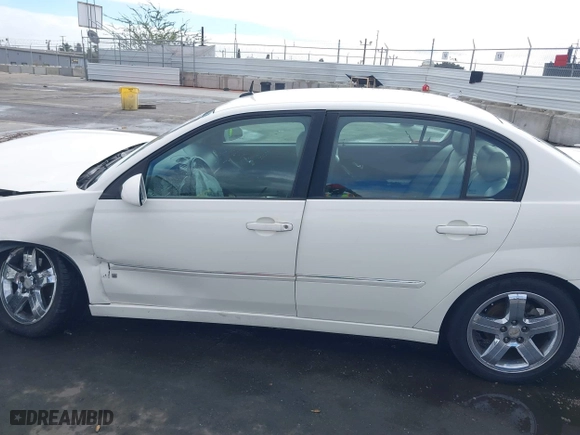 2007 Chevrolet Malibu LTZ with VIN 1G1ZU57N77F175100, listed as a IAAI auction lot 41528438 with 209,215 mi miles. Bid and sale history available at carsss.com. Image 15.