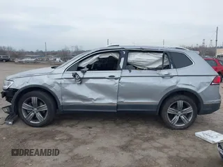 2020 Volkswagen Tiguan SE with VIN 3VV2B7AX6LM026760, listed as a IAAI auction lot 41652292 with 63,925 mi miles and . Bid and sale history available at DreamBid. Image 13.