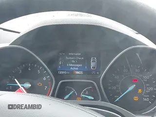 2017 Ford Escape SE z VIN 1FMCU9G95HUC83618, wystawiony jako IAAI lot #42324672 z przebiegiem 132 910 mil mil oraz . Historia ofert i sprzedaży dostępna na DreamBid. Obrazek 7.