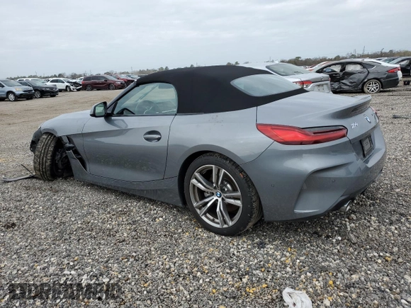 2025 BMW Z4 sDrive30i with VIN WBAHF3C08SWY40846, listed as a Copart auction lot 85756464 with 8,262 mi miles and Clean Title. Bid and sale history available at carsss.com. Image 2.