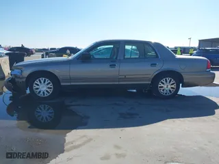 2005 Ford Crown Victoria LX with VIN 2FAFP74W55X130190, listed as a IAAI auction lot 41138306 with 122,738 mi miles. Bid and sale history available at carsss.com. Image 13.