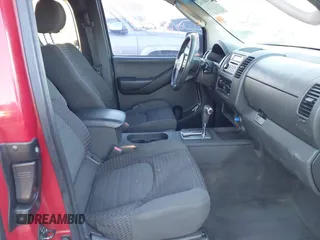 2006 Nissan Frontier SE z VIN 1N6AD06U56C414754, wystawiony jako IAAI lot #41460162 z przebiegiem 136 682 mil mil oraz . Historia ofert i sprzedaży dostępna na DreamBid. Obrazek 5.