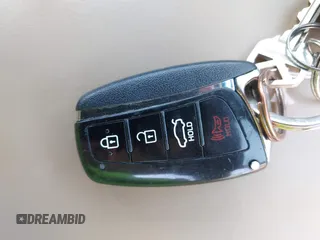 2015 Hyundai Azera z VIN KMHFG4JG3FA447672, wystawiony jako IAAI lot #42474930 z przebiegiem 125 425 mil mil oraz . Historia ofert i sprzedaży dostępna na DreamBid. Obrazek 11.