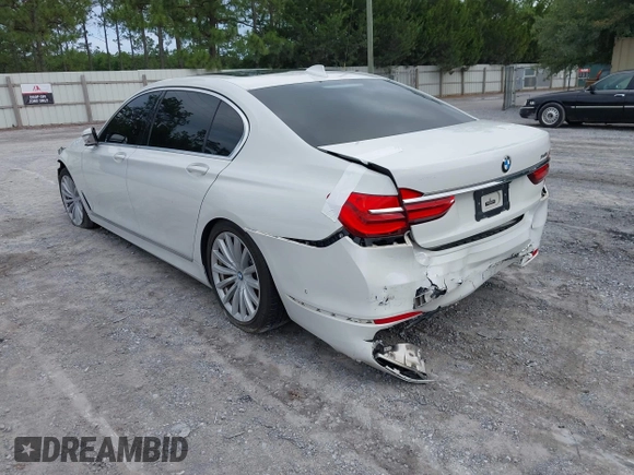 2017 BMW 7 Series 740i z VIN WBA7E2C53HG740273, wystawiony jako IAAI lot #42475769 z przebiegiem Nie podano mil oraz . Historia ofert i sprzedaży dostępna na DreamBid. Obrazek 3.