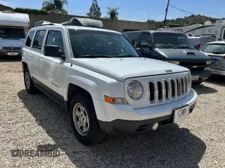 2014 Jeep Patriot Sport z VIN 1C4NJPBB1ED813843, wystawiony jako Copart lot #58378745 z przebiegiem 139 116 mil mil oraz Czysty tytuł • Clean title. Historia ofert i sprzedaży dostępna na DreamBid. Obrazek 1.