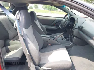 1993 Chevrolet Camaro z VIN 2G1FP22S4P2103696, wystawiony jako IAAI lot #42498084 z przebiegiem 64 393 mil mil oraz . Historia ofert i sprzedaży dostępna na DreamBid. Obrazek 5.