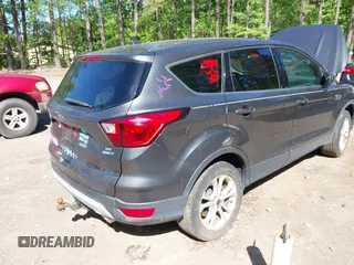 2019 Ford Escape SE z VIN 1FMCU9GD7KUB23316, wystawiony jako IAAI lot #42138654 z przebiegiem 145 857 mil mil oraz . Historia ofert i sprzedaży dostępna na DreamBid. Obrazek 4.