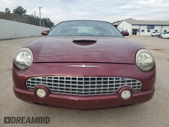 2004 Ford Thunderbird Deluxe z VIN 1FAHP60A94Y111945, wystawiony jako Copart lot #43871725 z przebiegiem Nie podano mil oraz Czysty tytuł • Clean title. Historia ofert i sprzedaży dostępna na DreamBid. Obrazek 5.
