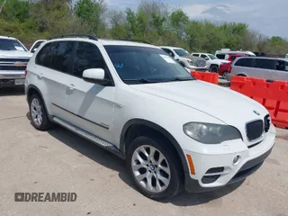 2011 BMW X5 35i with VIN 5UXZV4C57BL401794, listed as a IAAI auction lot 41897040 with 1 mi miles. Bid and sale history available at carsss.com. Image 1.