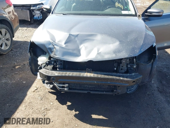 2013 Volkswagen Jetta SE with VIN 3VWDP7AJXDM427960, listed as a IAAI auction lot 41814030 with 105,287 mi miles and . Bid and sale history available at DreamBid. Image 6.