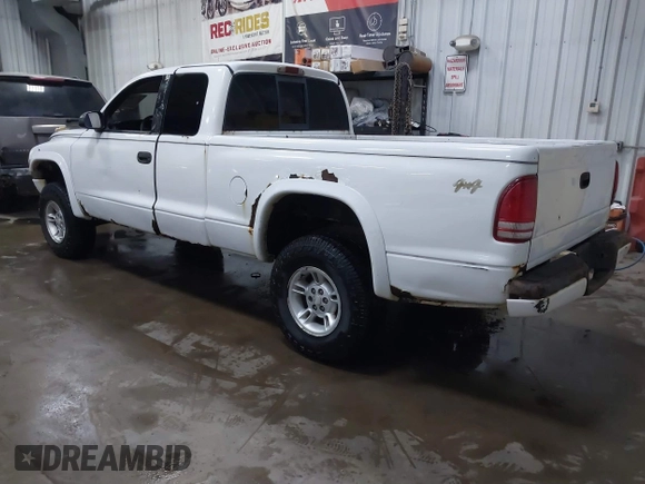 1998 Dodge Dakota SLT with VIN 1B7GG22Y1WS637629, listed as a IAAI auction lot 41781675 with 181,590 mi miles. Bid and sale history available at carsss.com. Image 3.
