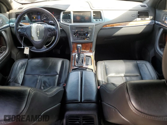 2013 Lincoln MKS z VIN 1LNHL9EK2DG615733, wystawiony jako Copart lot #68223794 z przebiegiem 402 495 mil mil oraz Szkoda całkowita • Salvage title. Historia ofert i sprzedaży dostępna na DreamBid. Obrazek 8.