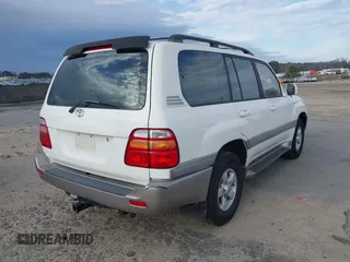 2000 Toyota Land Cruiser with VIN JT3HT05J8Y0086556, listed as a IAAI auction lot 41767793 with 278,198 mi miles. Bid and sale history available at carsss.com. Image 4.
