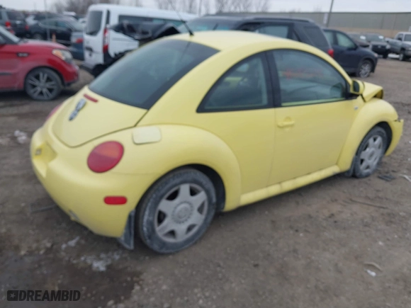 2000 Volkswagen New Beetle GLS with VIN 3VWCC21C9YM485902, listed as a IAAI auction lot 41283215 with 149,528 mi miles. Bid and sale history available at carsss.com. Image 4.