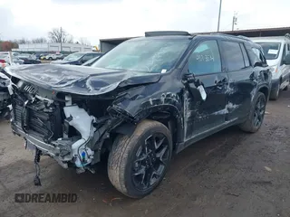 2024 Chevrolet Traverse AWD RS with VIN 1GNEVLKS0RJ247377, listed as a IAAI auction lot 40913532 with 525 mi miles. Bid and sale history available at carsss.com. Image 2.