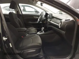 2021 Kia Forte LXS z VIN 3KPF24AD3ME262766, wystawiony jako IAAI lot #42232564 z przebiegiem 14 902 mil mil oraz . Historia ofert i sprzedaży dostępna na DreamBid. Obrazek 5.